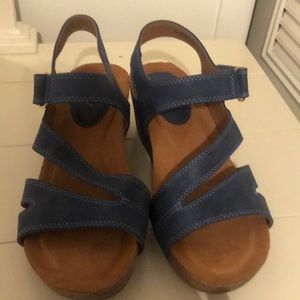 Euro Soft by Soffi blue sandals Size 9